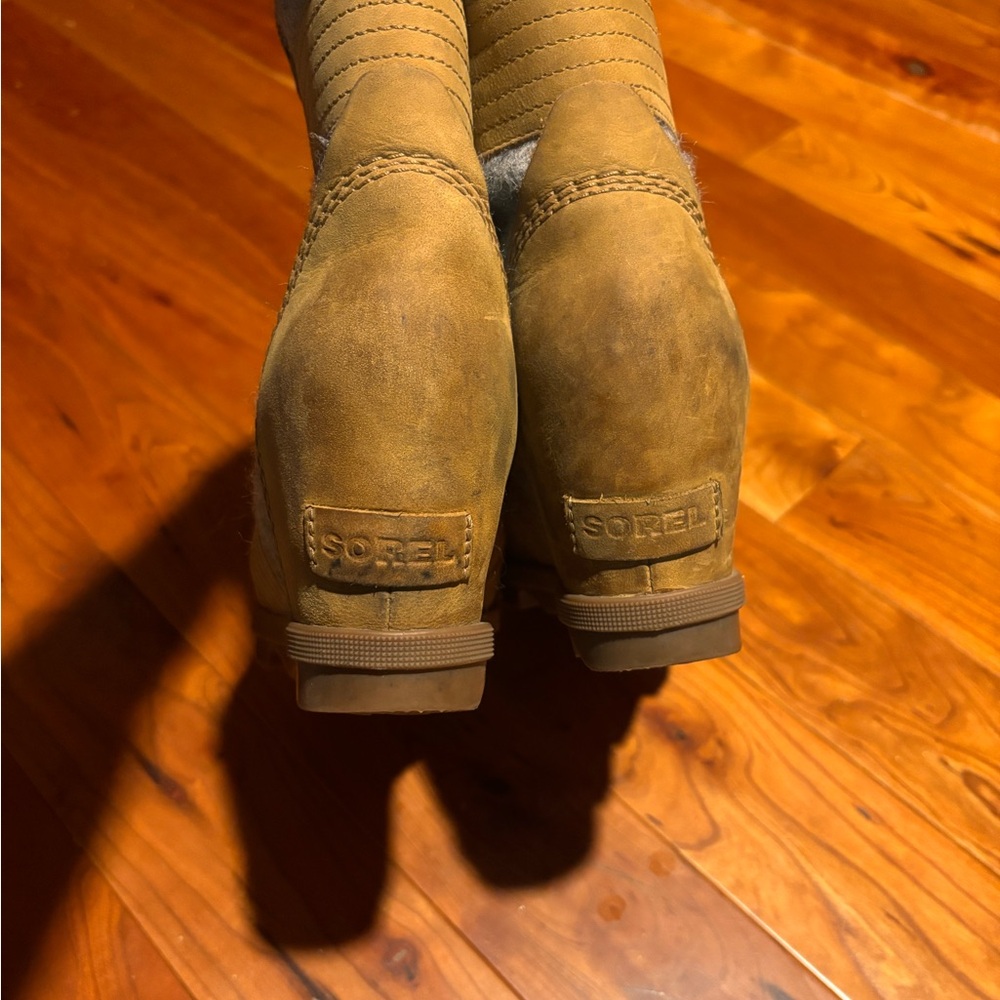 Sorel Lexie Wedge Tan and Gray Lace Up Boots - Picture 9 of 12